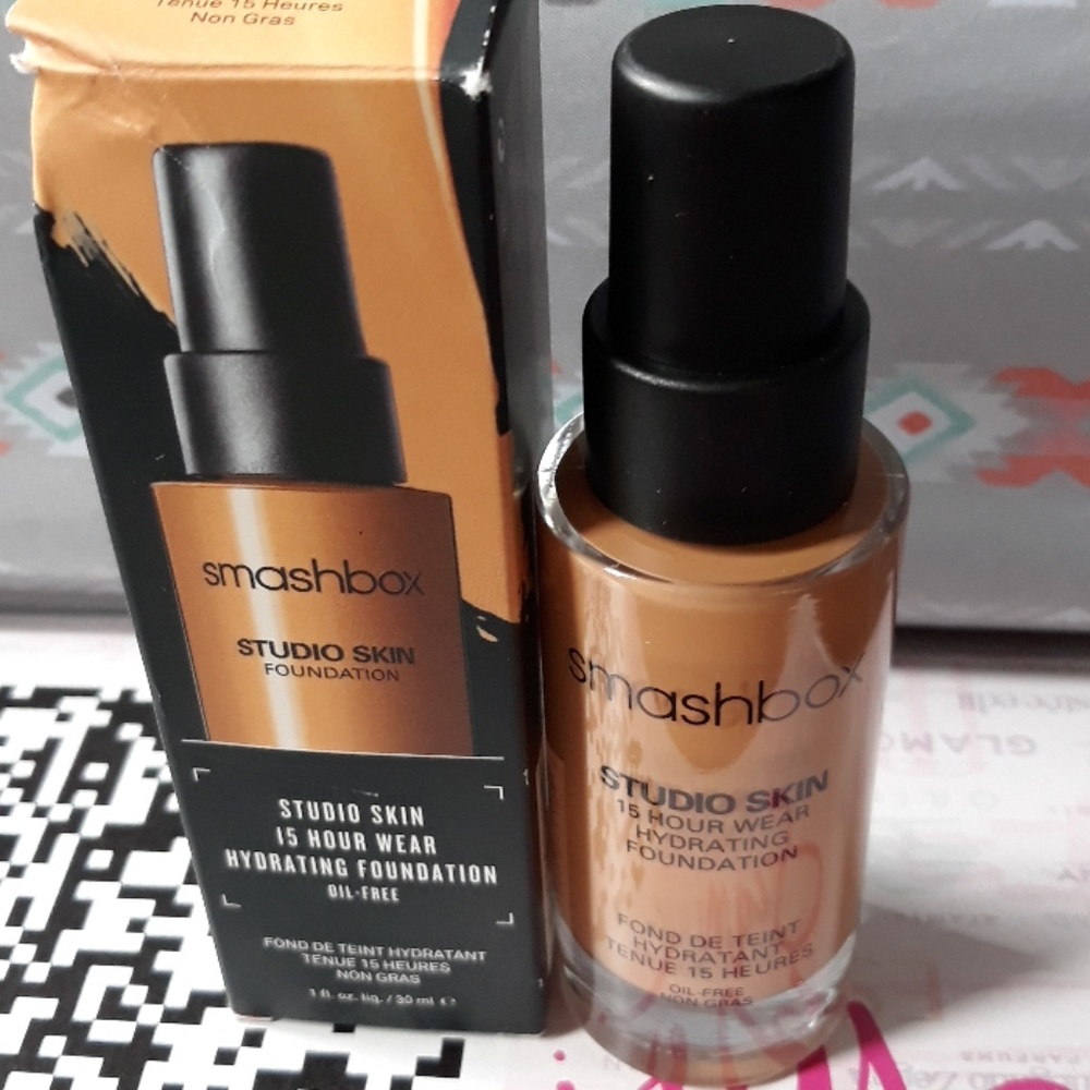 Smashbox  Studio skin 15 Hour wear new authentic